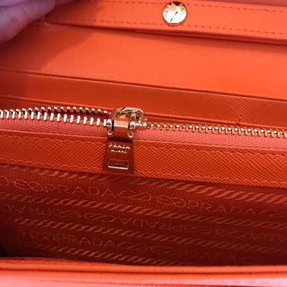 Prada Saffiano Wallet Sold Out Everywhere! - Picture 5 of 8
